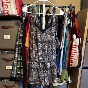 Lululemon The Runsie Sz 8 Flowabunga Black Angel Wing Black Romper Jumpsuit 919